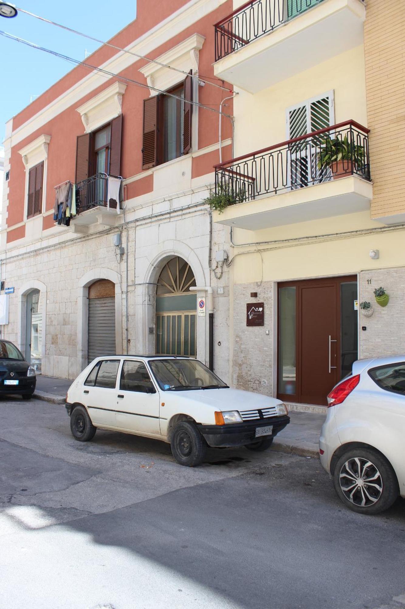Happynesshouse_Locazione Turistica Apartment ตรานิ ภายนอก รูปภาพ
